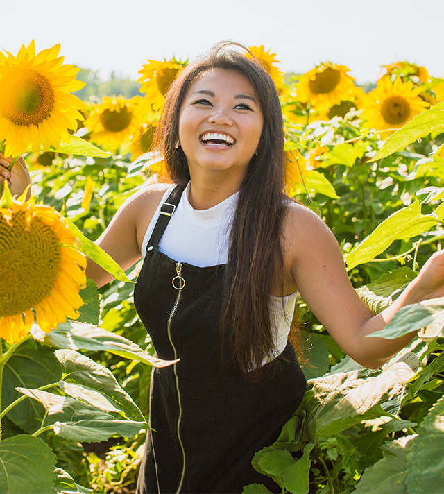girl-in-sunflower-fields